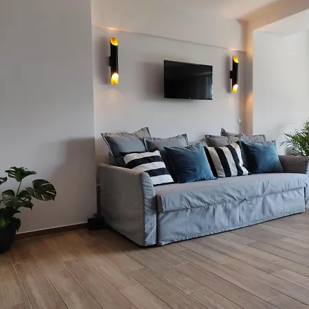 Sunny New Lovely 60 Meters From The Metro Apartment *
